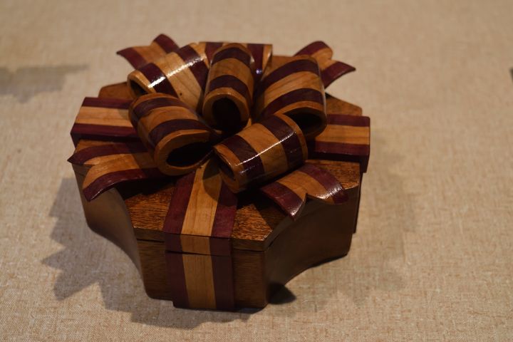 Bob Bakshis: Ribbbon Box