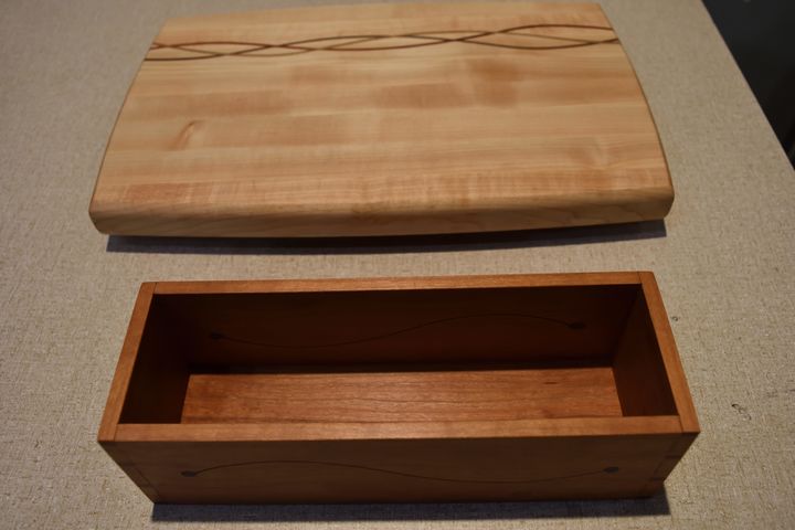 Wayne Maier: Cutting board & tea box