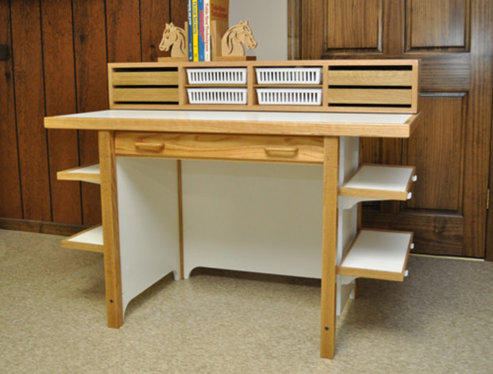 Lee Nye: Student Desk