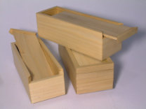 Sliding lid box